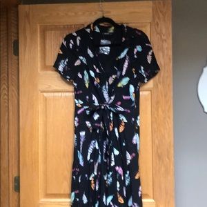 Short Sleeve Feather Print Front Wrap Maxi